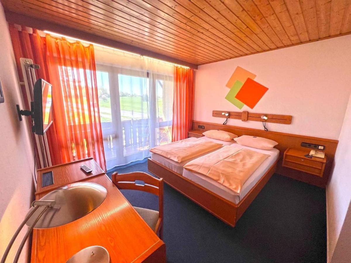 Hotel Und Restaurant Nehrener Hof Esterno foto