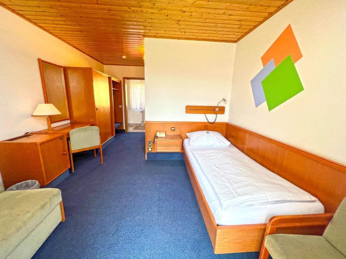 Hotel Und Restaurant Nehrener Hof Esterno foto