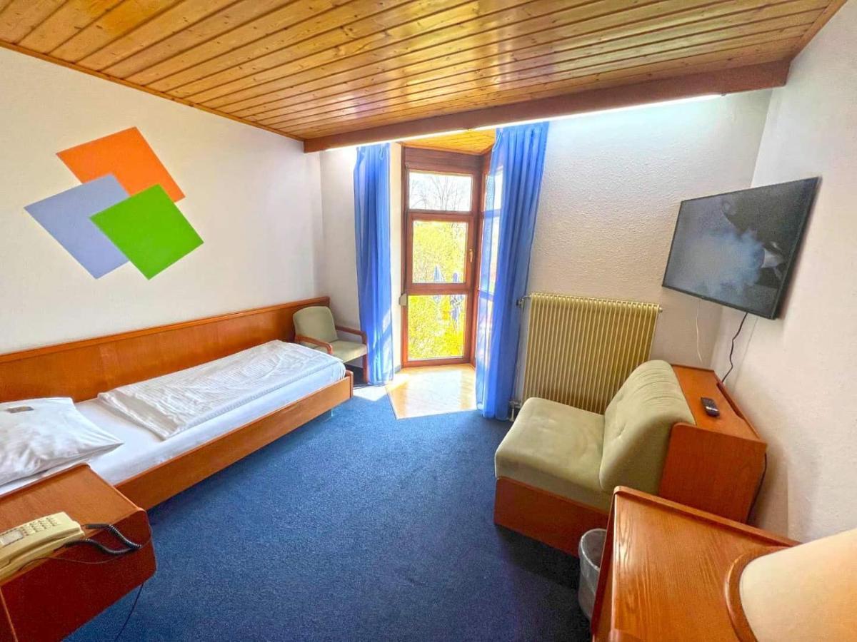 Hotel Und Restaurant Nehrener Hof Esterno foto